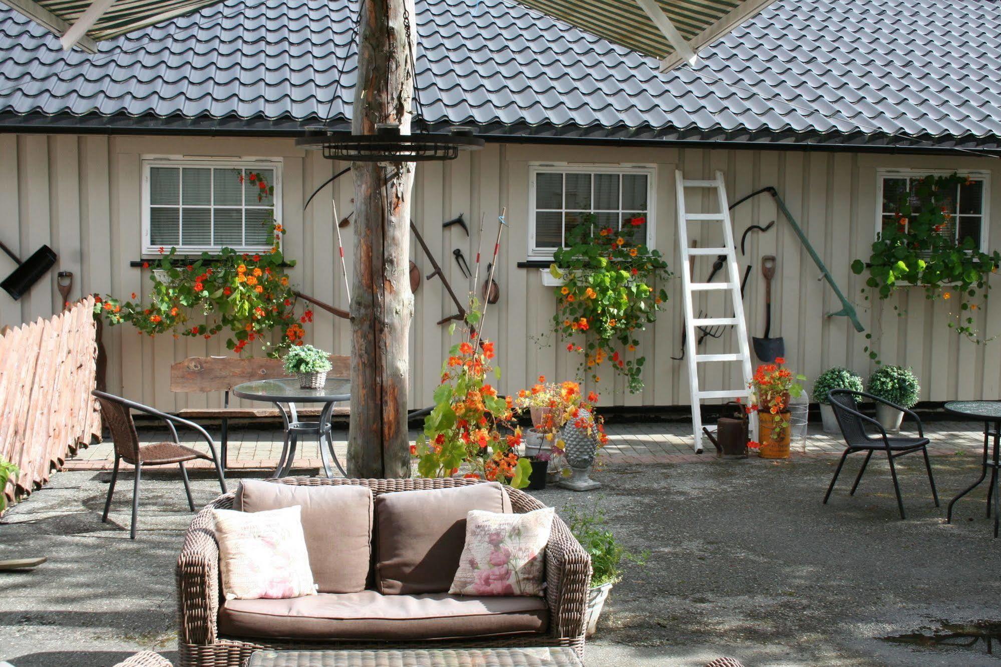 Vertshuset Fannarheimr - Bed &Breakfast Hotel Fannrem Exterior photo